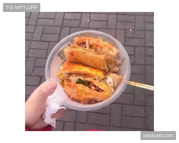 菲利克斯刚晒新表，结果去路边摊排队吃烤串，我笑懵了